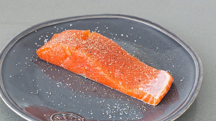 how-to-grill-salmon-on-cedar-plank_04