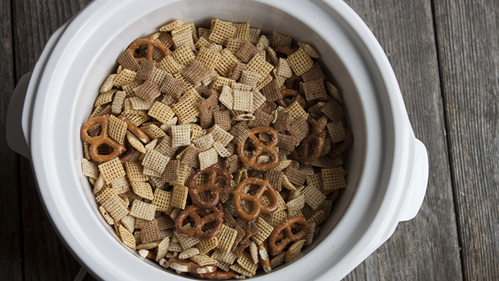 slow-cooker-chex-mix_02