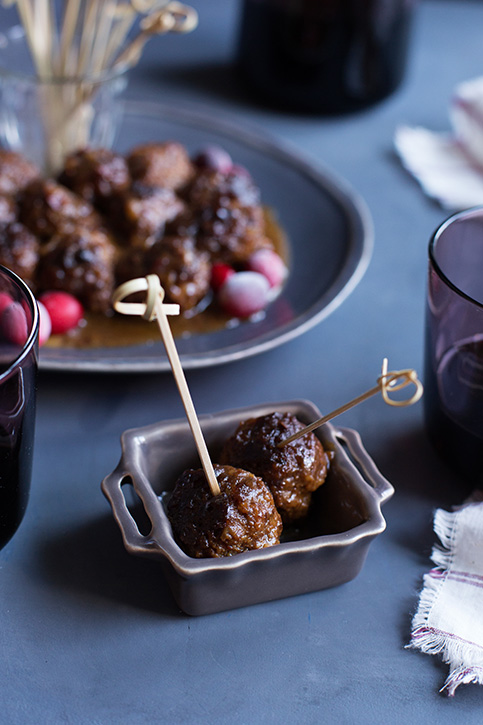 slow-cooker-cranberry-chipotle-meatballs_03