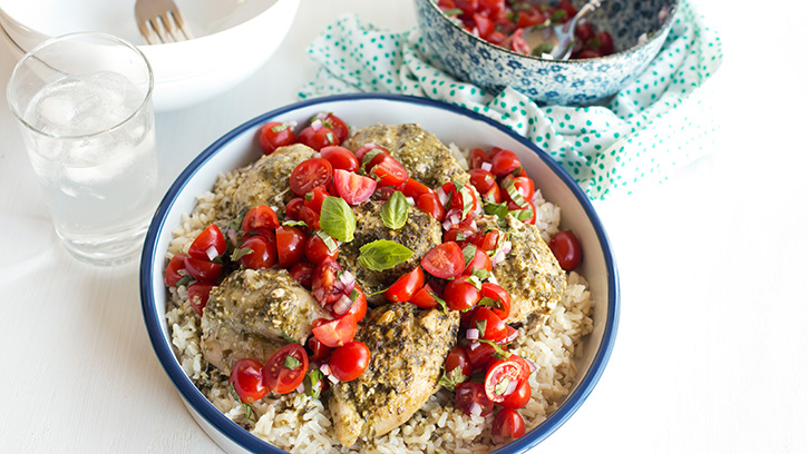 slow-cooker-pesto-chicken-thighs-two-ways_04