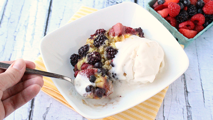 you-only-need-4-things-to-make-this-cobbler_05